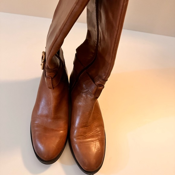 Vince Camuto brown boots.  Distressed finish lug sole. Genuine leather upper 🍂 - Picture 2 of 7